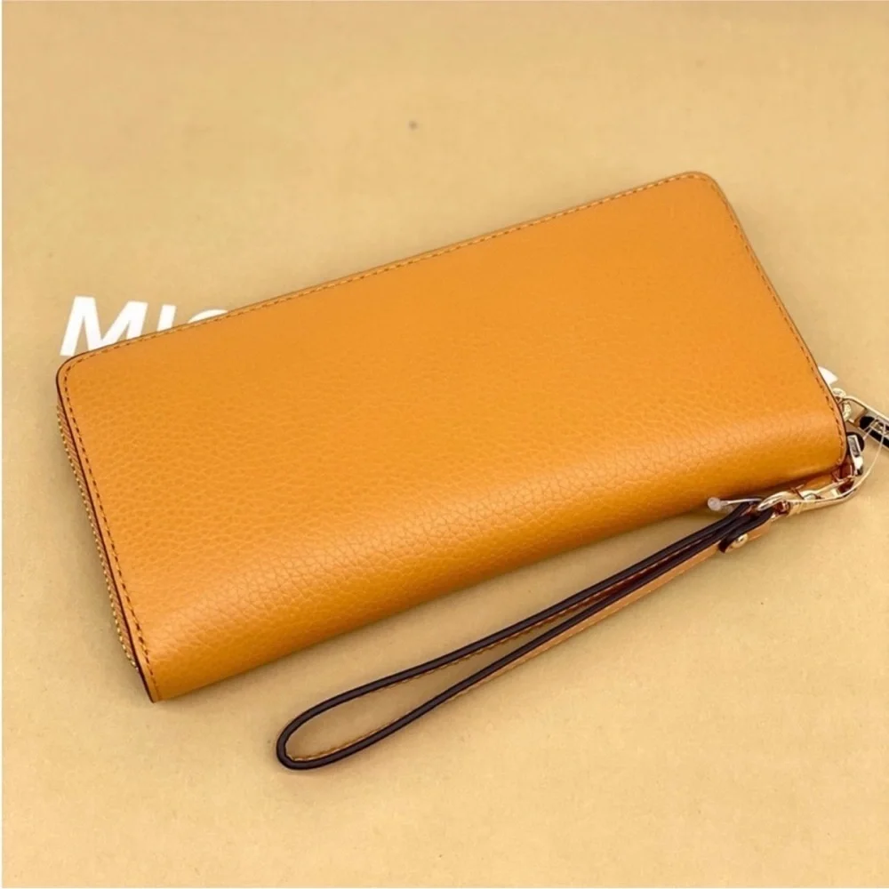 Michael Kors elegant camel